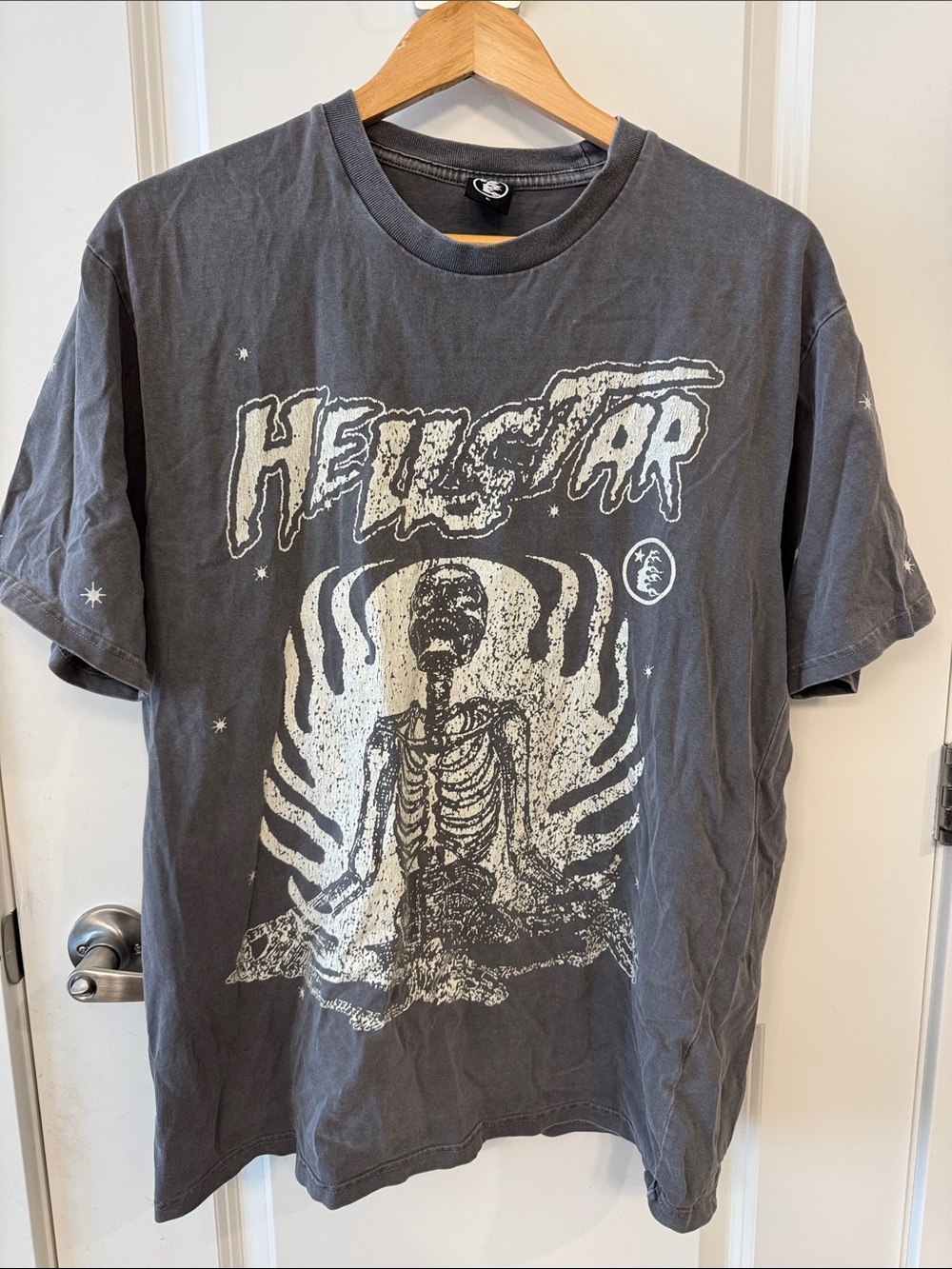 Hellstar Graphic Tee in Charcoal Gray size Large